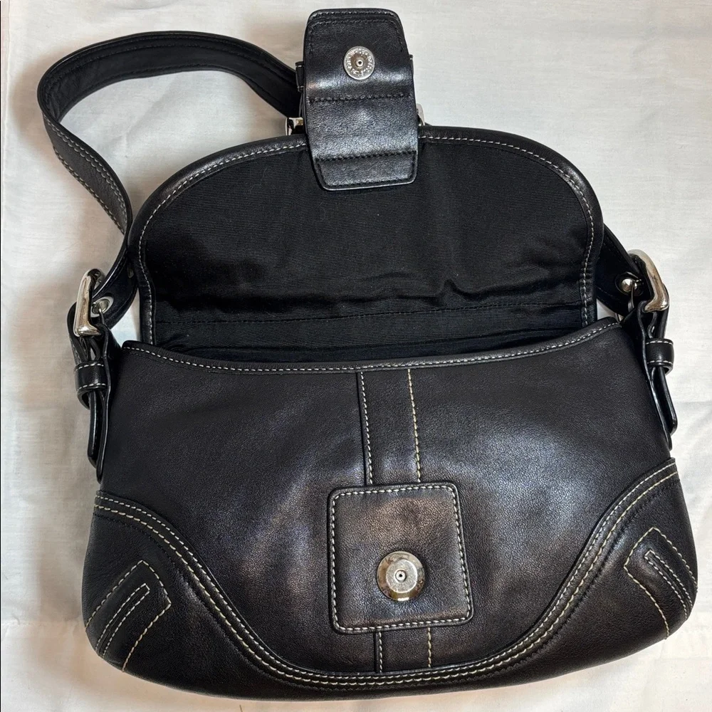 Coach Soho Baguette 2006 - Picture 10 of 17